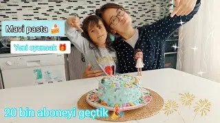 20 bin aboneyi geçtik 🎉 Mavi pasta yaptık ve yeni oyuncak açtık 🎁 Anne kız vlog