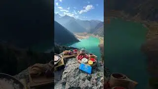 Отправьте это видео тем, с кем хотели бы позавтракать, в горах!