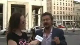 Micky Bet (Naked News) nuda per i vegetariani a Milano