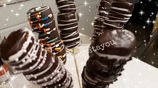 Chocolate  Dolci Frutta y unas brochetas de bombon