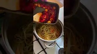 Спагетти с домашними вялеными томатами и чесноком 🧄
