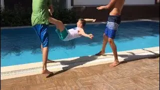 Kıyafet ile havuza atma cezalı şınav challange (kışkırtma içerir)