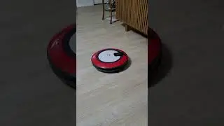 lg roboking(hom-bot 1.0) vr5906kl homing to recharge its low battery. (Korean model)