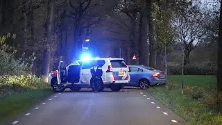 Automobilist botst hard op boom - Kloosterweg Appelscha