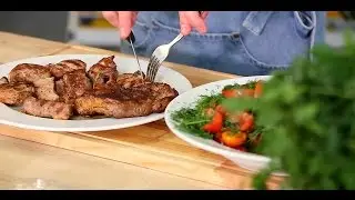 Стейк. Быстрый стейк из маринованной свинины с правильным салатом. ШОУ 