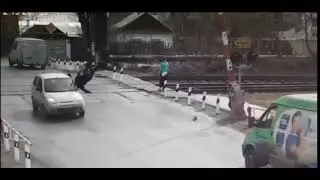 СБИЛИ МУЖИКА НА ПЕРЕЕЗДЕ! ДТП