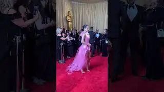 Leah Lewis is divine at the Oscars red carpet 