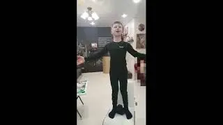 Внучек расказывает стихотворение, жгет