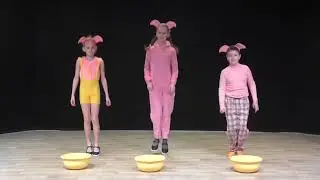Самый очаровательный танец Трёх поросят!