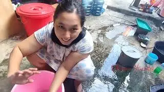 IMama cantik nyuci ceIana daIem ember