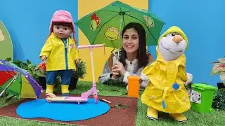 Bebek giyim oyunu! Yağmurlu havaya uygun giyinip dışarı çıkalım! Ayşe ve Baby Born Ece