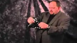 Комедийный трюк с бумажной шляпой