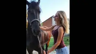 Ecenaz Üçer Bikinili frikik