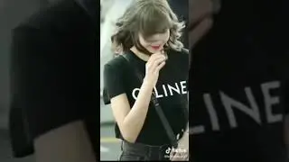 BLACKPINK#LISA#LISAATAIRPORT#BLINK#SHORTS