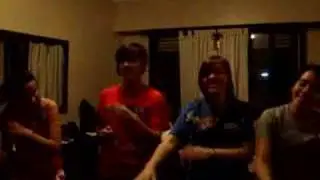 Pijas moviendo el ombligo