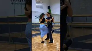 Делает всякое то правой, то левой ногой. Аргентинское танго. #bogdantango #tango #богдантанго #танго