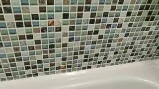 На что лучше клеить уголок и пластик в ванной комнате