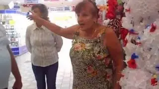 ТРИКОЛОР Цвета Банта Ему Не нравятся! А по РЫЛУ!