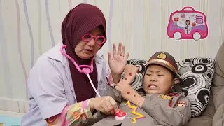 Husna bermain dokter-dokteran dan polisi-polisian | Zein husna