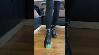 I love popping balloons 