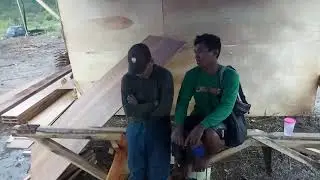 NASIB TUKANG BANGUNAN KEYIKA DIGUYUR HUJAN