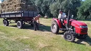Попросили перетягнути прицеп з сіном. Думав не потягне. Будні села.