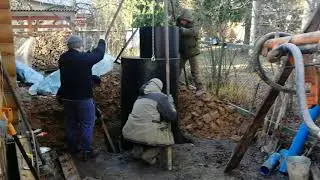 Установка кессона на пластиковую обсадную трубу НПВХ125.