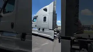 2023 Freightliner Cascadia Stock 
