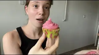 Baking myself cupcakes for 500 subscribers