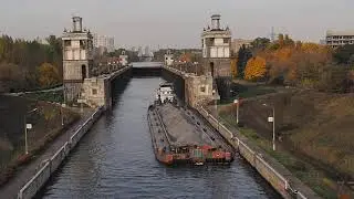 Шлюзование баржи