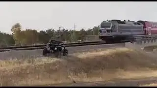 מתקרבים לפסי הרכבת ומסכנים את עצמם ואת הנוסעים