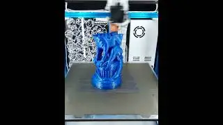 Alien Beauty - The Queen, 315mm tall 3D Printed Chess piece from Louise Driggers (loubie3d)