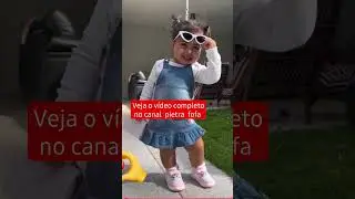 pietra  faz poses  pra fotos 