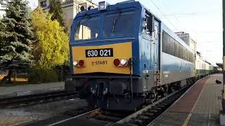 630 021 külonvonattal indul Győrből Hegyeshalom felé.