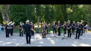 жил отважный капитан1