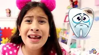 Maria Clara e JP aprendem a importância de escovar os dentes.