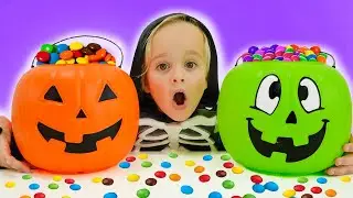 Chris chơi trò lừa hoặc chiêu đãi Halloween với bạn bè