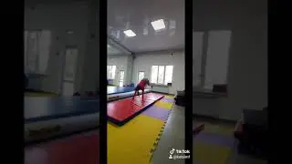 Акробатика - рондат, фляк