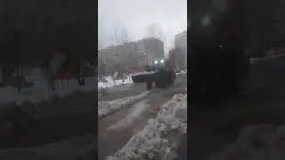 МТЗ 82.1 ВЫГРИБАЕТ ДВОР ОТ СНЕГА ⛄