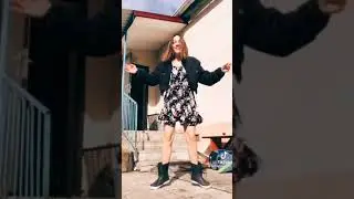 показала трусики(3)