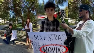 Te ofrezco $10,000 si te le declaras a tu maestra con una serenata😱😱