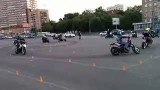 Лягушки в лягушатнике. Найди меня