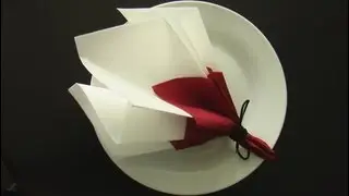 Fold a napkin in the shape of a spring bouquet