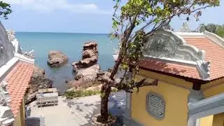 Храмы на берегу моря на острове Фукуок
