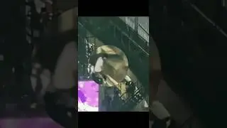 The correct stair descent tutorial by Wang Yibo 😁 ... #wangyibo #王一博 #wangyibo王一博 #shortvideo #viral