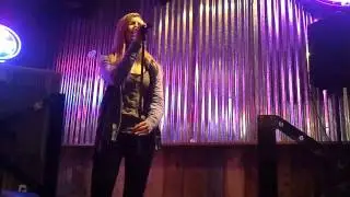 Zoe Noell just sang Sunday Morning @ the DD
