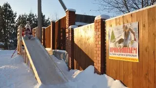 Ледяная горка в деревне. Строительство и катания.