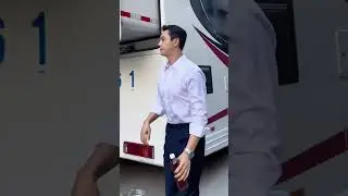 William Chan’s white shirt look is so hot on the set of drama “Love’s Ambition”陈伟霆背头白衬衫造型走路带风～许我耀眼路透
