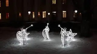 перед Мариинской больницей