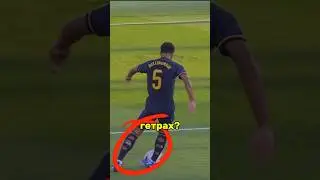 Почему Беллингем играет в РВАНЫХ гетрах?! 